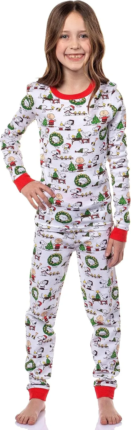INTIMO Peanuts Boys' Girls' Unisex Christmas Santa Snoopy Charlie Brown Characters Sleep Pajama Set